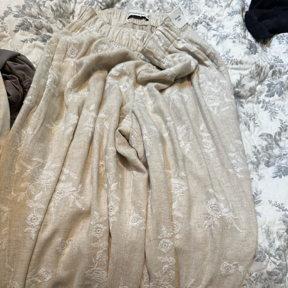Abercrombie and fitch embroider floral pants!!